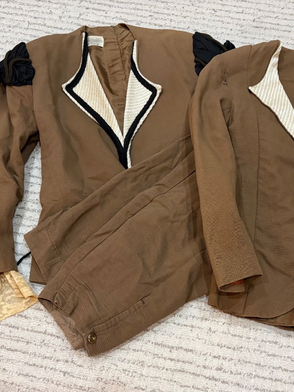 🎭✨ LYRIC OPERA OF CHICAGO — THE BARBER OF SEVILLE — ORIGINAL STAGE COSTUMES ✨🎭
